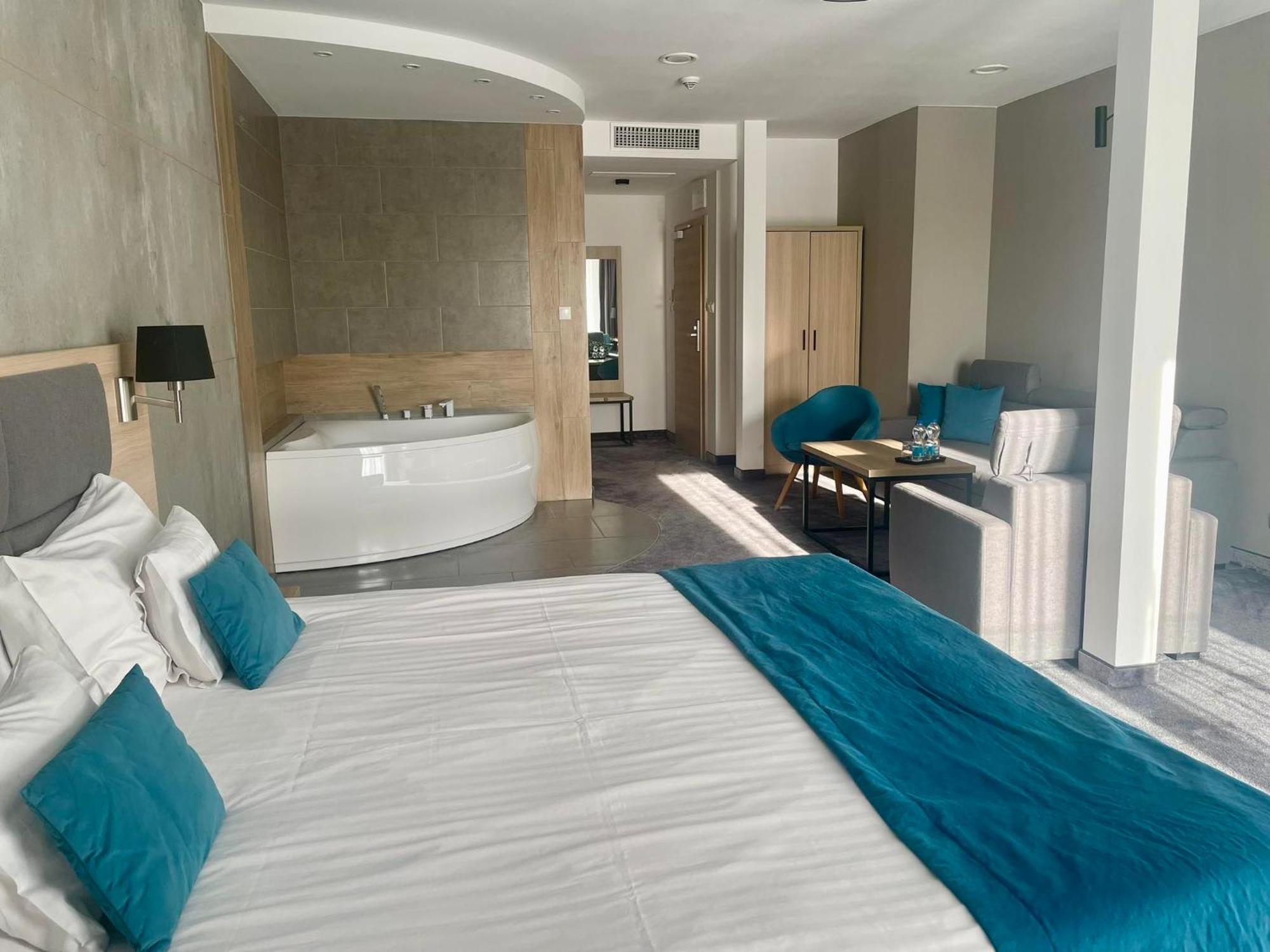 Czarny Staw Hotell Aleksandrów Łódzki Exteriör bild