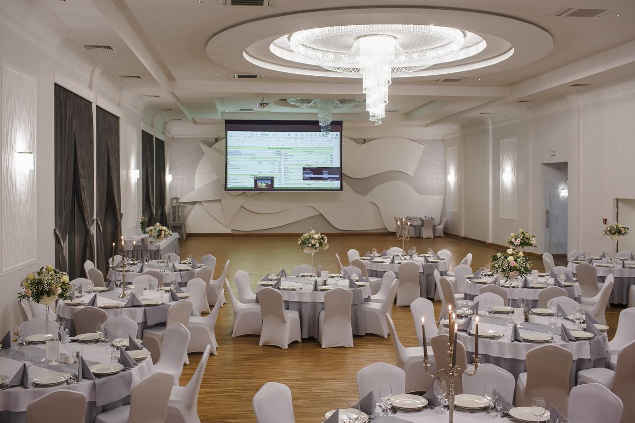 Czarny Staw Hotell Aleksandrów Łódzki Exteriör bild