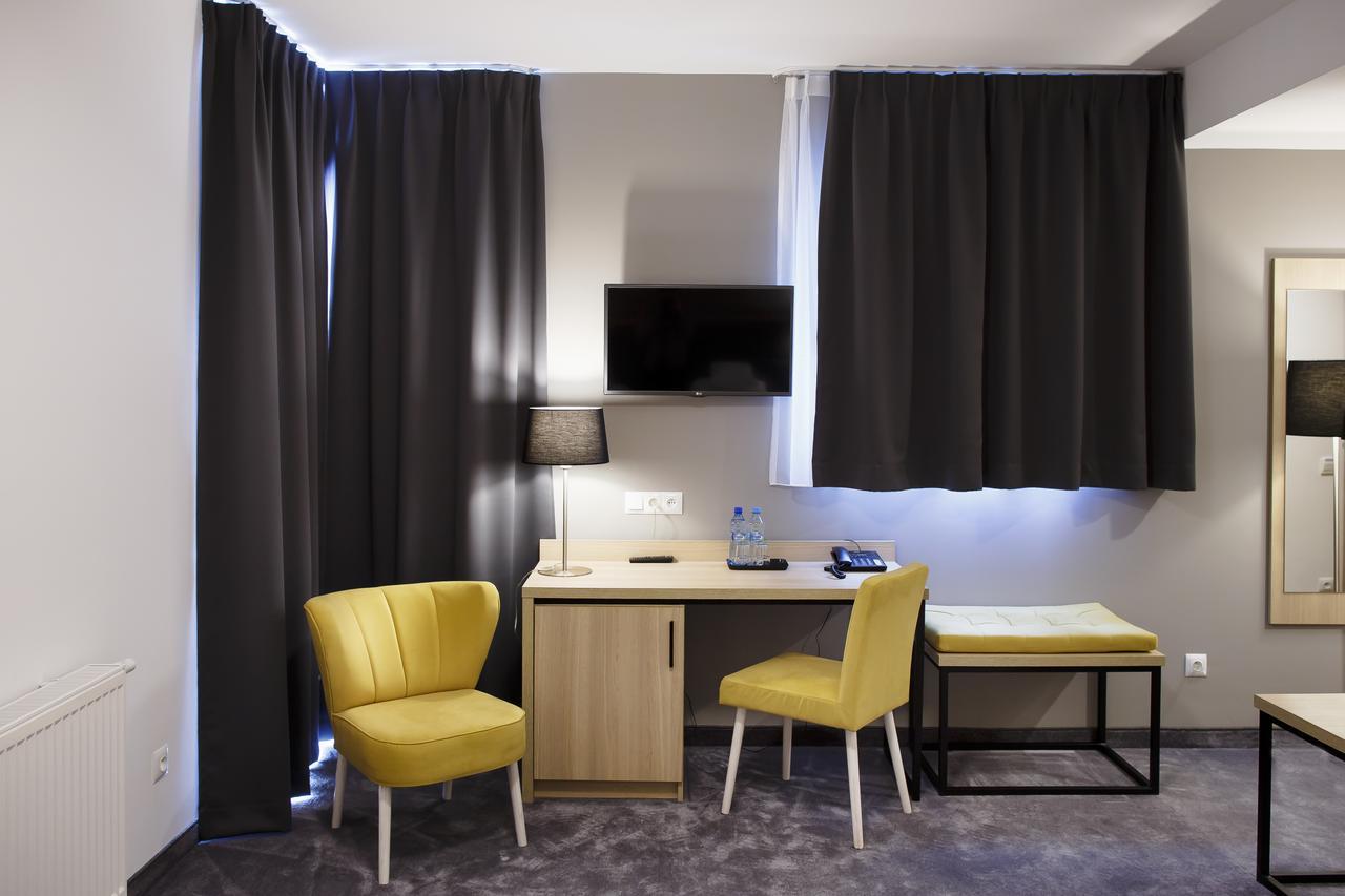 Czarny Staw Hotell Aleksandrów Łódzki Exteriör bild