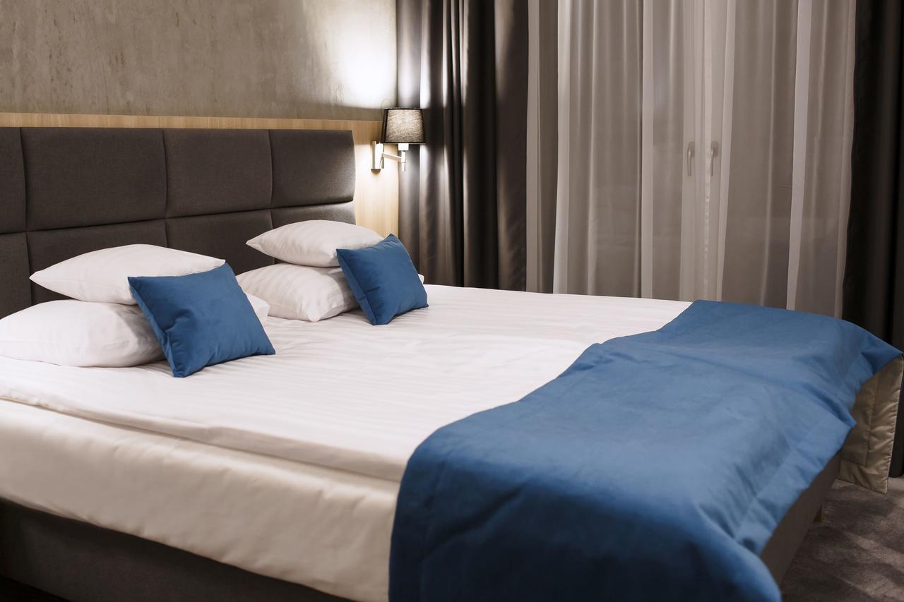 Czarny Staw Hotell Aleksandrów Łódzki Exteriör bild
