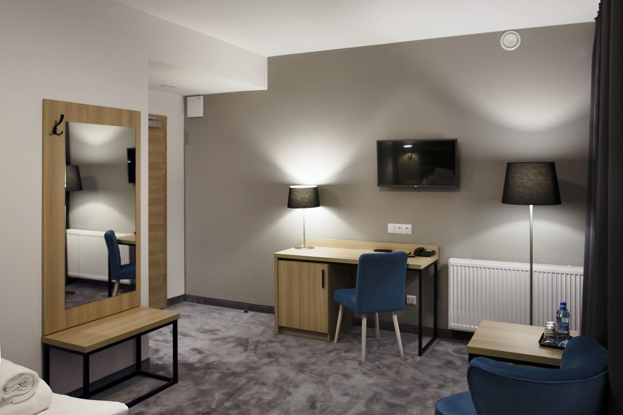 Czarny Staw Hotell Aleksandrów Łódzki Exteriör bild